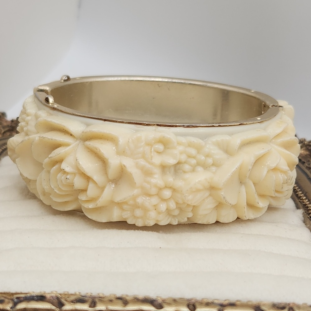Vintage Chunky Celluloid Floral Clamper Bracelet Rose Molded Hinged Cuff 7 Inch